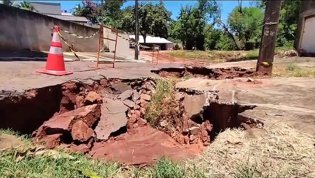 Chuvas provocam erosões, alagamentos e quedas de árvores em várias regiões de Umuarama