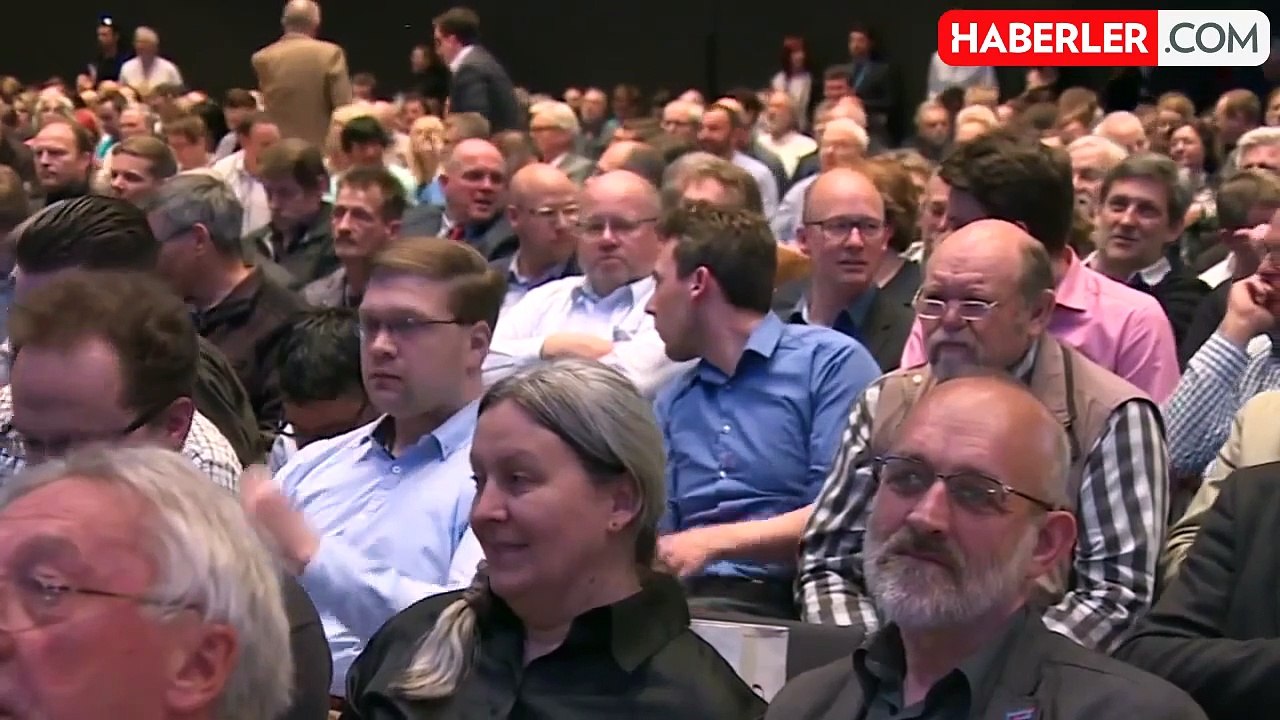 Almanya'da AfD ve aşırı sağcı politikacılar, yabancı kökenlilerin sınır dışı edilmesini planlıyor