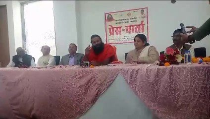 घने कोहरे के बीच साधकों ने किया  भस्त्रिका, कपालभाति, वज्रासन, ताड़ासान सहित कई तरह का योग