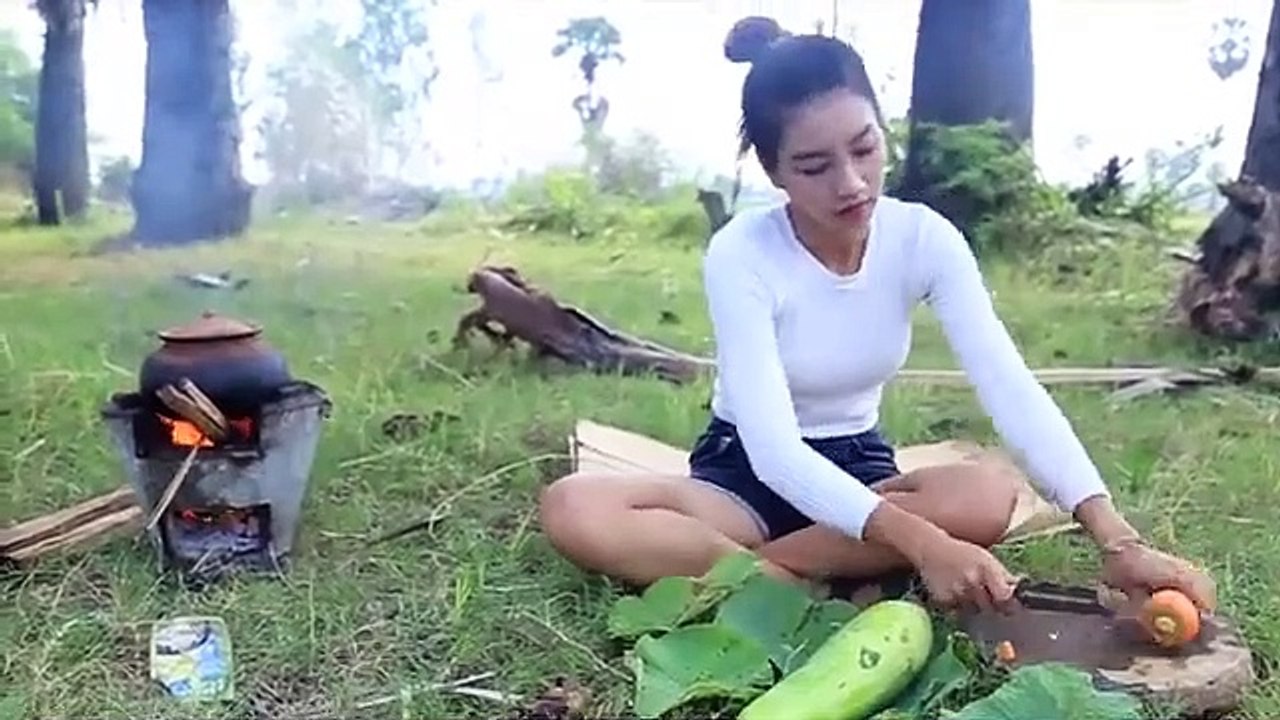 Primitive Technology  Survival cooking in forest Wilderness Technology  Khmer Survival Skills