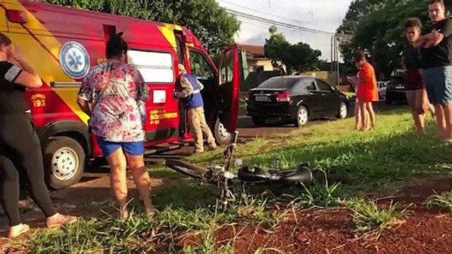 Acidente entre carro e bicicleta deixa jovem ferido no Floresta