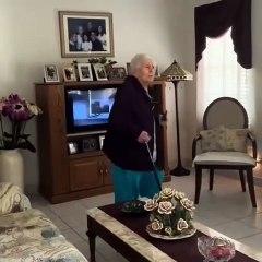 Elle annonce à sa grand-mère qu'elle est entièrement guérie du cancer !