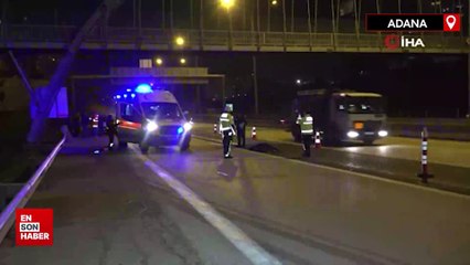 Adana'da otoyolda tırın çarptığı kadın hayatını kaybetti