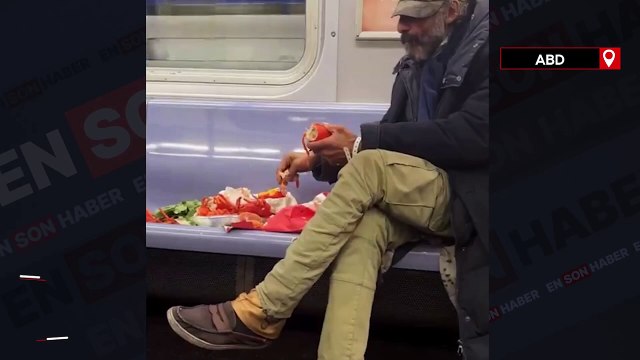 ABD'de görenleri şaşkına çeviren manzara: Metroda ıstakoz yedi
