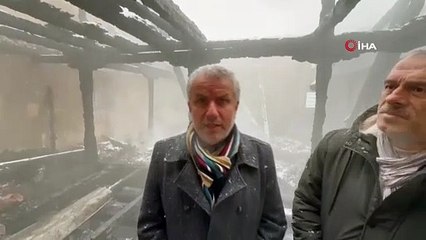 Tarihi cami yangın sonrası kullanılamaz hale geldi