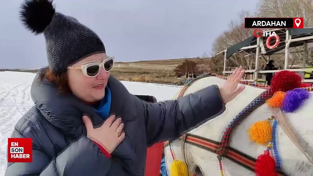 Çıldır Gölü'nde buz üstünde atlı kızak keyfi