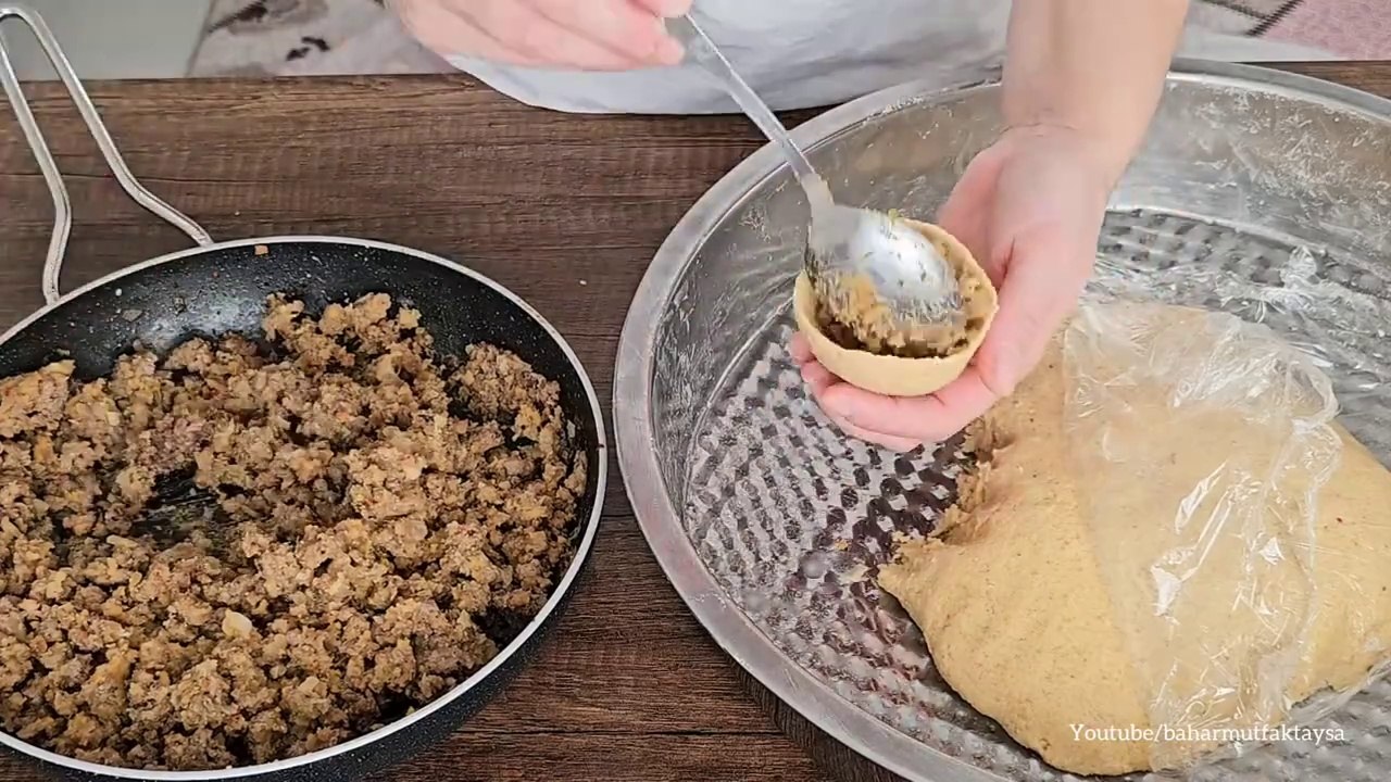 İÇLİ KÖFTE BENDEN SORULURİçli Köfte Hamuru Nasıl Olmalı❗️Az Malzemeli İçli Köfte tarifi