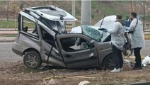 Batman'da beton direğe çarpan hafif ticari aracın sürücüsü hayatını kaybetti