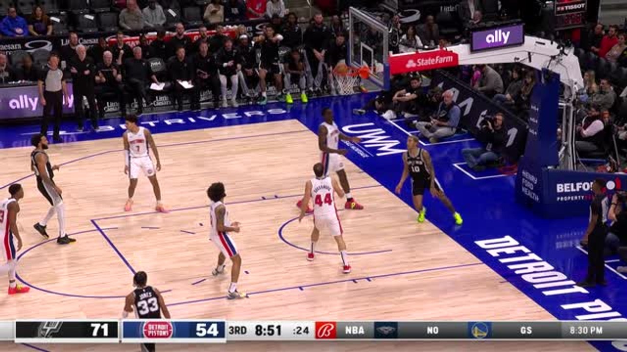 Wembanyama shows class with no-look pass