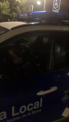 Pillan a dos policías locales dormidos en el coche