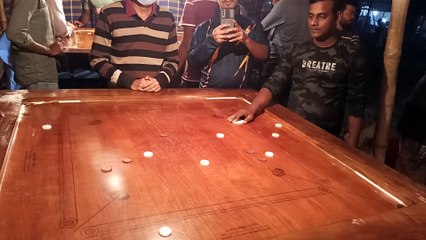 Carrom board Play