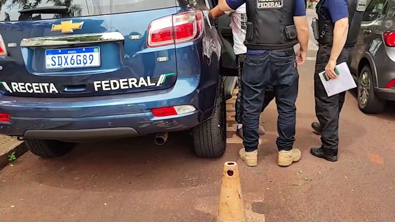 Homem é preso transportando R$ 60 mil em cigarros eletrônicos e essências em Cascavel
