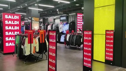 I saldi invernali non decollano, complice il maltempo