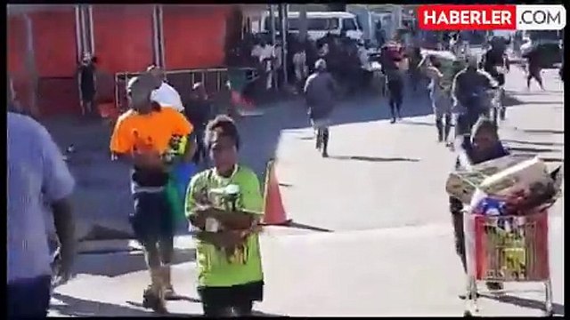 Papua Yeni Gine'de ortalık yangın yeri! Maaş kesintilerini protesto eden binlerce kişi sokaklara indi, OHAL ilan edildi