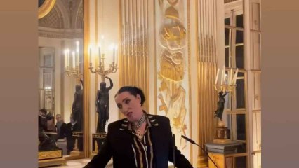 Rossy de Palma recibe la insignia de comendador de las Artes y las Letras