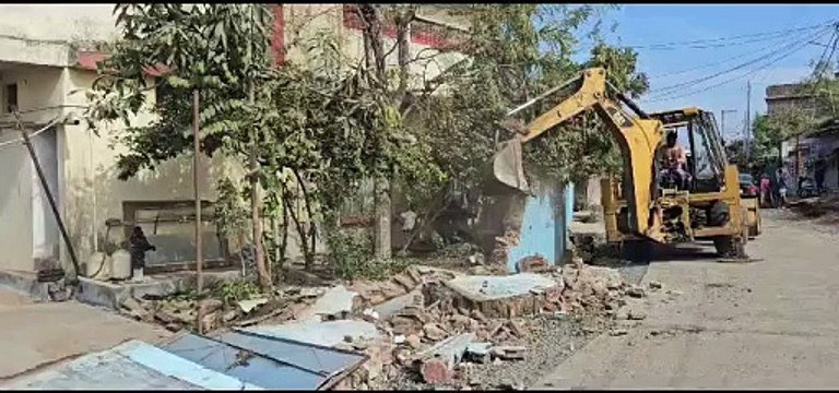 Shifting of power lines, electricity in the city remained shut off for four hours