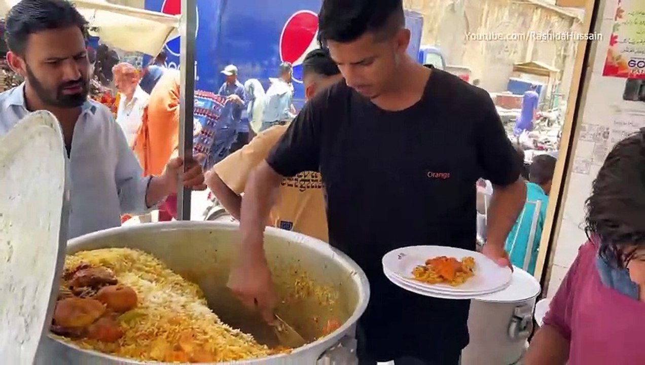 Famous Al Rehman Chicken Biryani - People are Crazy for Roadside Street Food Chicken Biryani