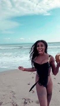 Οι πρώτες βουτιές της Ελίζαμπεθ Ελέτσι pt2