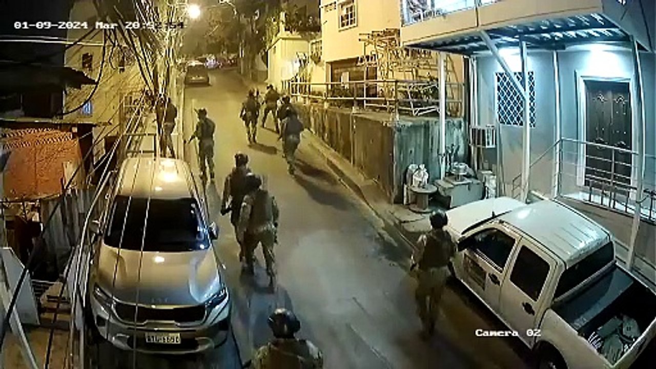 #Ecuador military patrolling the streets in #Guayaquil  president declared a state of emergency