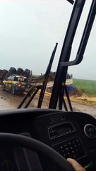 Carreta de milho tombada