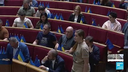 Ucrania: Parlamento debate si reducir la edad mínima de reclutamiento militar