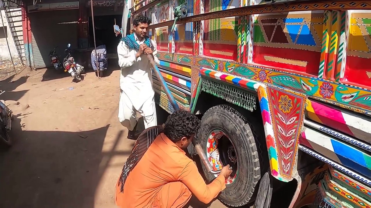 Amazing Technique of Fixing a Truck Radiator