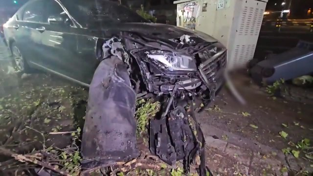 대전 서구에서 승용차 인도 돌진...2명 부상 / YTN