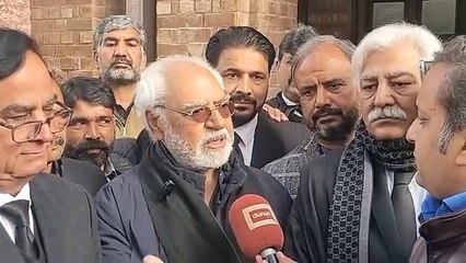 Скачать видео: یہ عمران خان کا مقابلہ کسی میدان میں نہیں کرسکتے | Big revelation of Ayaz Ameer... He can't compete with Imran Khan in any arena... Imran Khan nerves are very strong... Why did Ayaz Amir decide to contest the election... Dangerous press conference