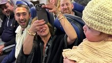"Talentosa". Mulher tricota gorro para bebé que voava pela 1.ª vez