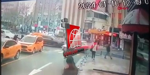 Otomobilin Yayaya Çarptığı Kaza Kamerada