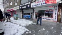 Hakkari'de Kar Yağışı Nedeniyle 94 Köy ve 190 Mezraya Ulaşım Sağlanamıyor