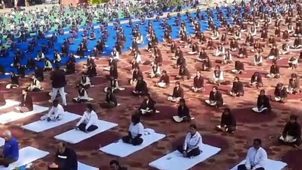 स्वामी विवेकानंद की जयंती के अवसर पर शहर में हुआ सूर्य नमस्कार