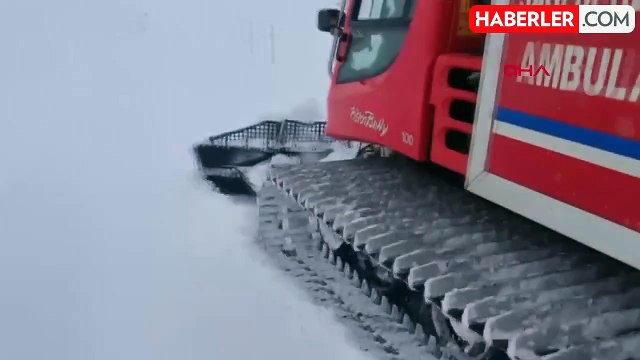 Karla Kapalı Yolda Rahatsızlanan Hamile Kadın Paletli Ambulansla Kurtarıldı
