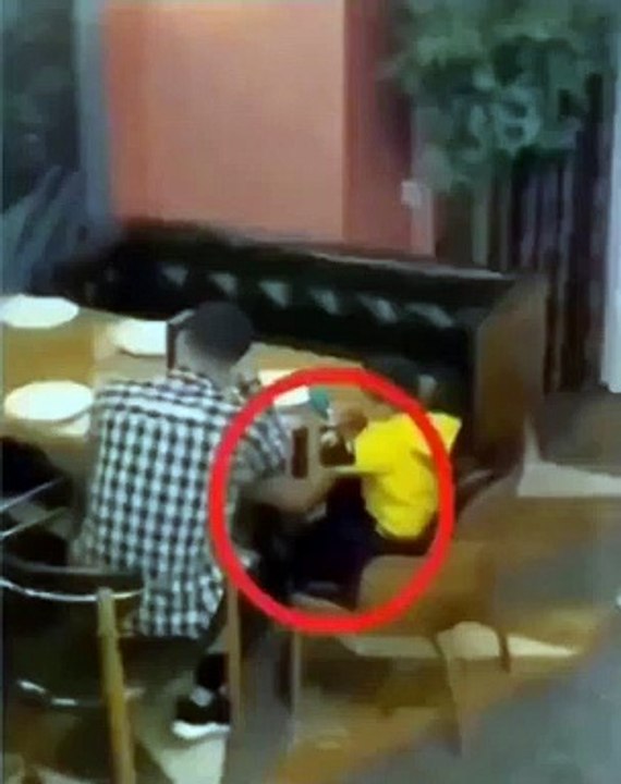 Kendini bir anda Örümcek Adam zannetti! Her refleks süper güç değildir…