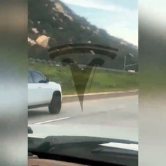 Tesla sürücüsü mışıl mışıl uyudu! Otomatik pilot arabayı sürdü…