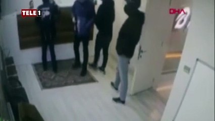 Film gibi soygun! Kask takıp silahlarla kargo şirketini bastılar