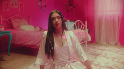 Mia Salinas - Segundo Plato (Lyric Video)