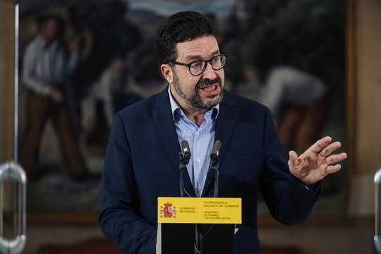 Trabajo pacta con los sindicatos subir el SMI un 5%, hasta los 1.134 euros