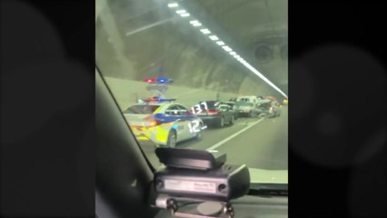 천안논산고속도로 정우터널에서 차 13대 추돌...1명 부상 / YTN