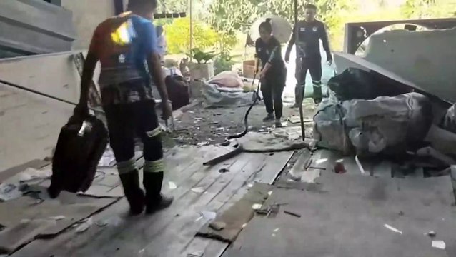 Bare-handed snake wranglers catch deadly king cobra hiding in man’s house