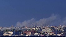 أعمدة دخانية فوق خان يونس عقب قصف إسرائيلي