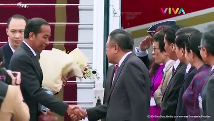 Sambutan Meriah Jokowi Tiba di Vietnam, Joget Bareng Ojol