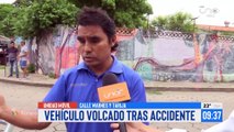 Vehículo volcado tras accidente en el centro de la ciudad de Santa Cruz