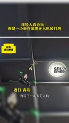 男子用無人機換電燈泡。Man uses drone to change light bulb.