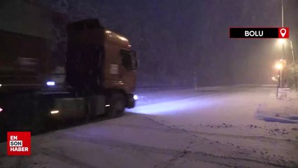 Bolu Dağı'nda yoğun kar yağışı etkili oluyor