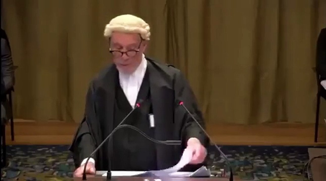 İsrail'i savunan avukatın rezil olduğu anlar!