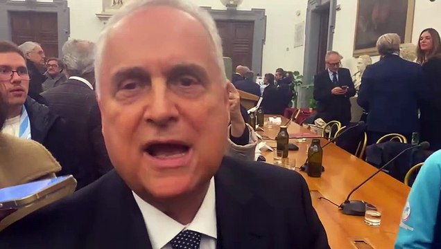 Lazio in Campidoglio | Lotito ai microfoni dei cronisti presenti