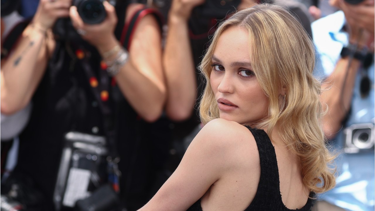 GALA VIDEO - Lily-Rose Depp aux anges : déjà un an d’amour avec sa compagne !