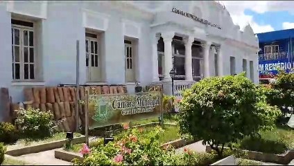 Prefeitura de Feira interdita obra da Câmara e causa revolta em funcionários; entenda