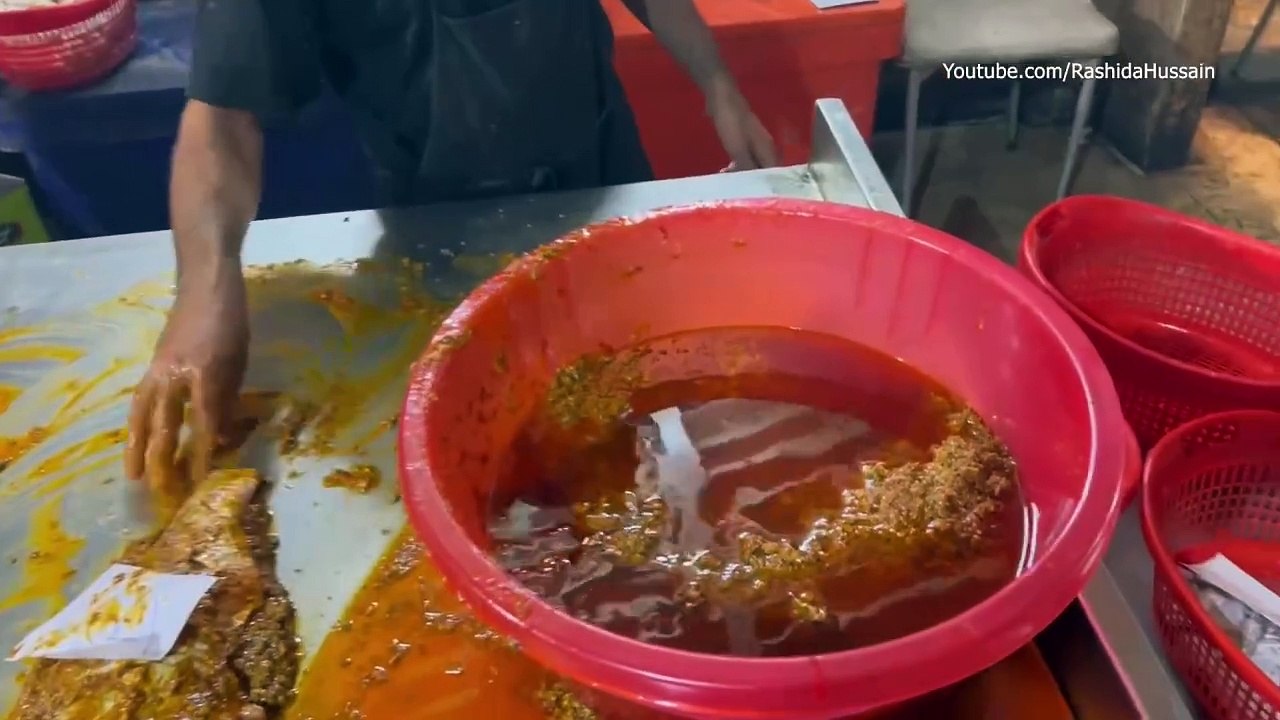 Fried Fish & Grilled Fish Karachi's Biggest Seafood Street. Street Food Spicy Lahori Masala Fish Fry